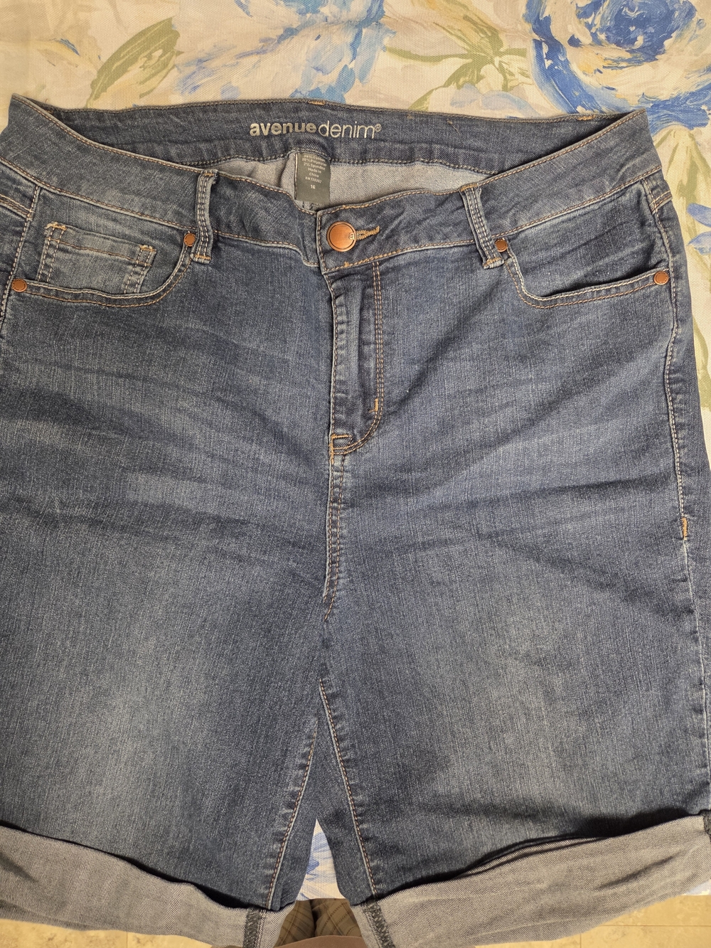 Avenue Denim Boyfriend Jean Shorts in Mid Blue